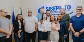 SISEPE/TO entrega carta de propostas dos servidores à pré-candidata ao Governo Professora Dorinha